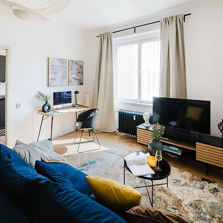 Days - 1bdr - Workspace - Netflix - New Town Praga