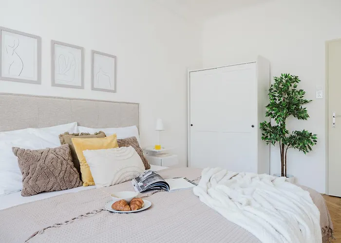 Days - One-bedroom With Netflix And Workspace With Imac In New Town *