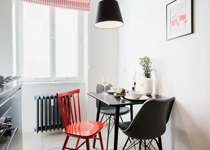 Days - One-bedroom With Netflix And Workspace With Imac In New Town Apartamento *