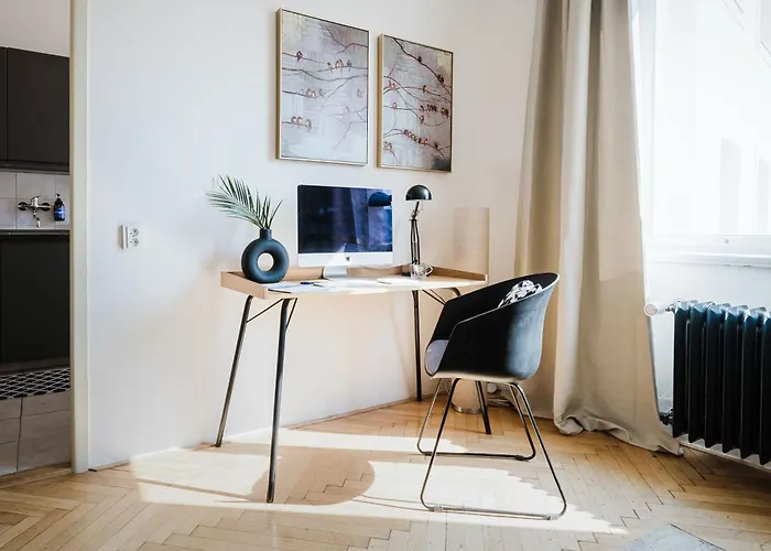 Days - One-bedroom With Netflix And Workspace With Imac In New Town *