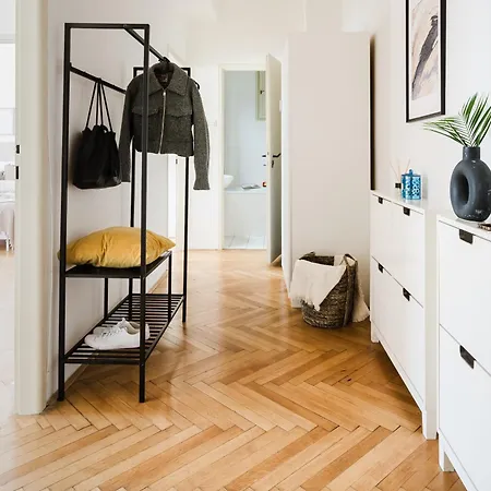 Apartment Days - 1bdr - Workspace - Netflix - New Town Prag
