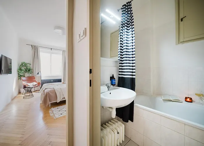 Days - One-bedroom With Netflix And Workspace With Imac In New Town براغ