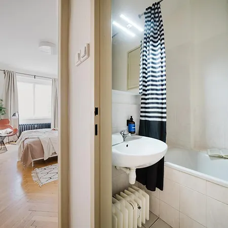 Days - 1bdr - Workspace - Netflix - New Town Prag
