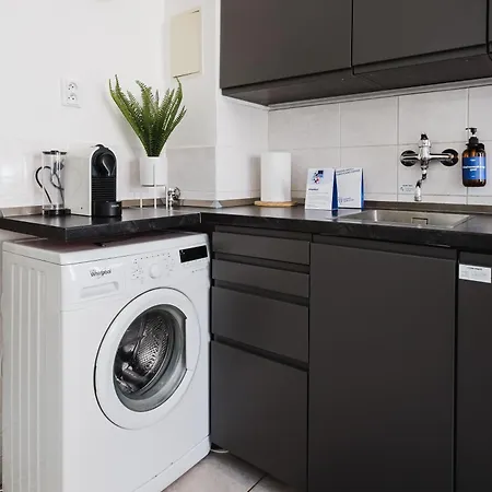 Days - 1bdr - Workspace - Netflix - New Town * Prag